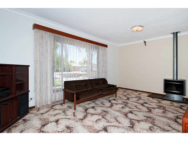 9 McKerracher Street, Dudley Park WA 6210