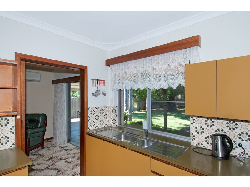 9 McKerracher Street, Dudley Park WA 6210