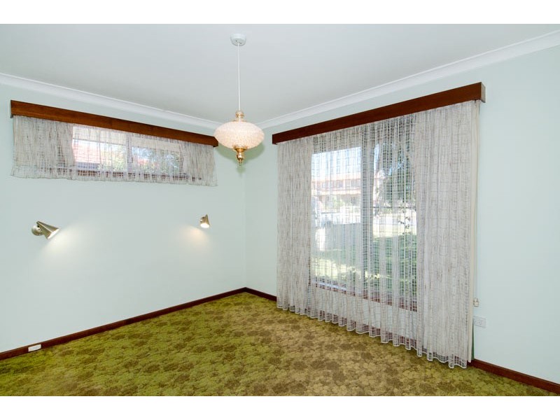 9 McKerracher Street, Dudley Park WA 6210