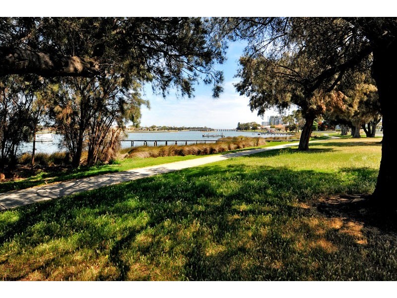 9 McKerracher Street, Dudley Park WA 6210