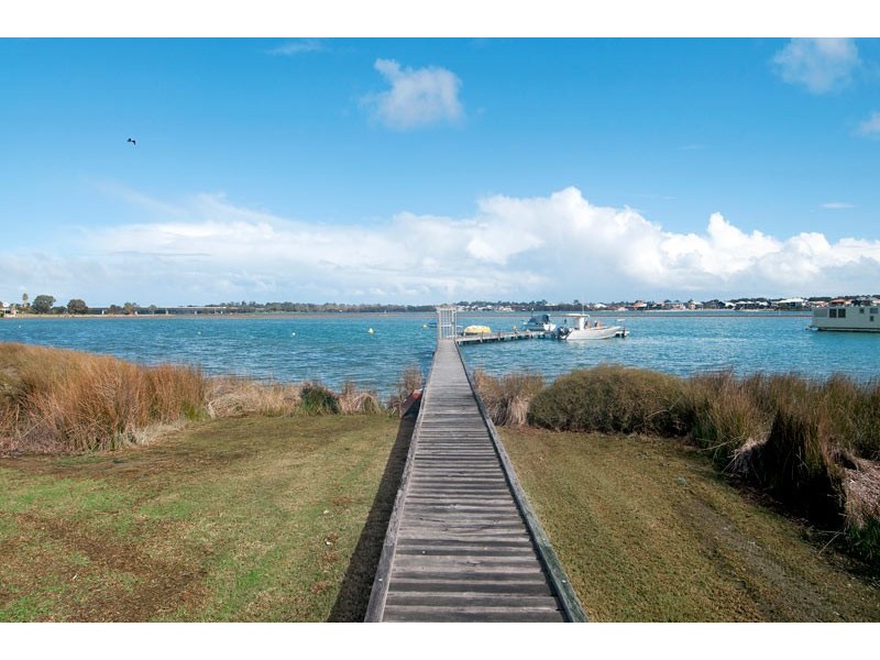 9 McKerracher Street, Dudley Park WA 6210