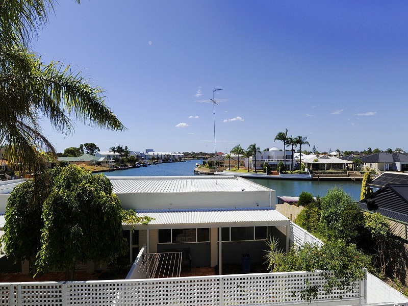 45 Waterside Drive, Dudley Park WA 6210