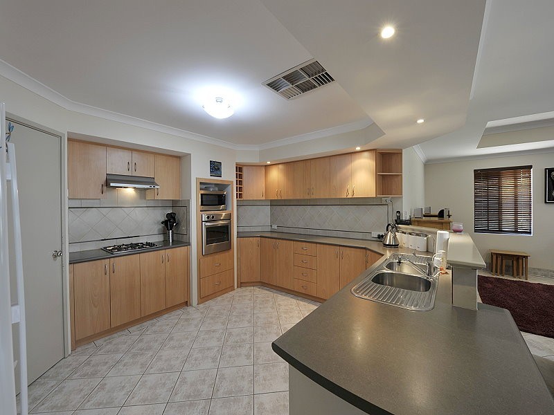 3 Lilly Pilly Lookout, Halls Head WA 6210