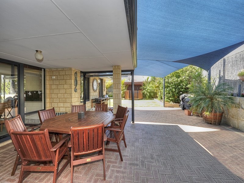 3 Lilly Pilly Lookout, Halls Head WA 6210