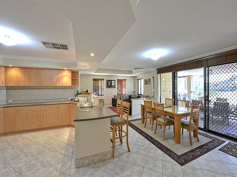 3 Lilly Pilly Lookout, Halls Head WA 6210