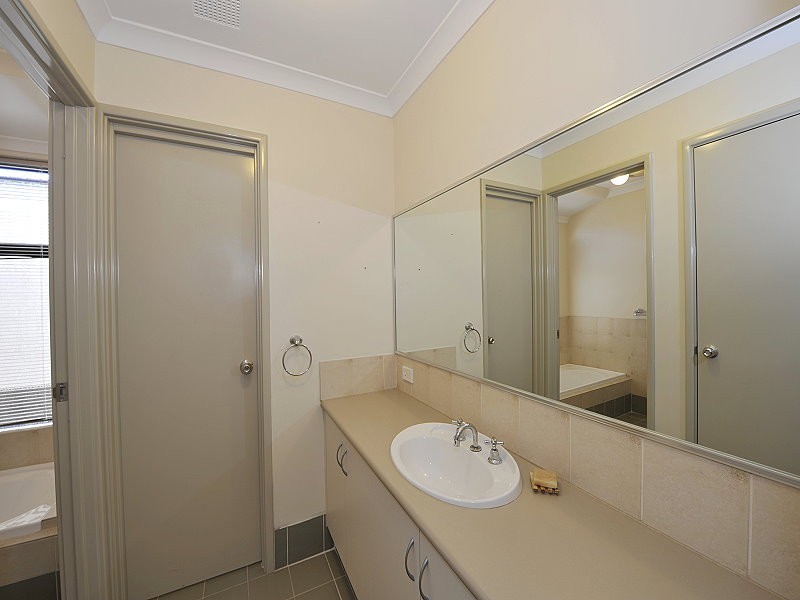 3 Lilly Pilly Lookout, Halls Head WA 6210