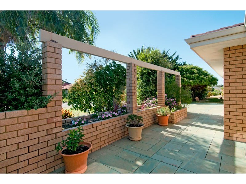 9 Vermont Avenue, Meadow Springs WA 6210