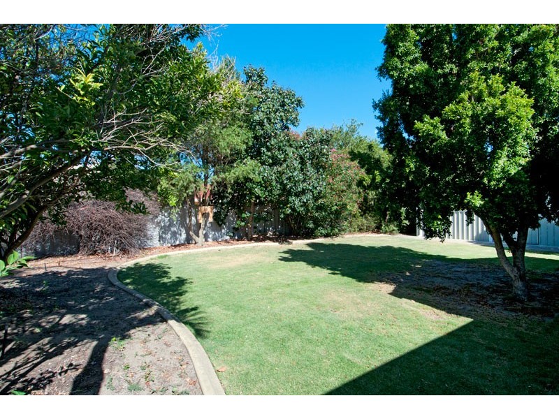 9 Vermont Avenue, Meadow Springs WA 6210