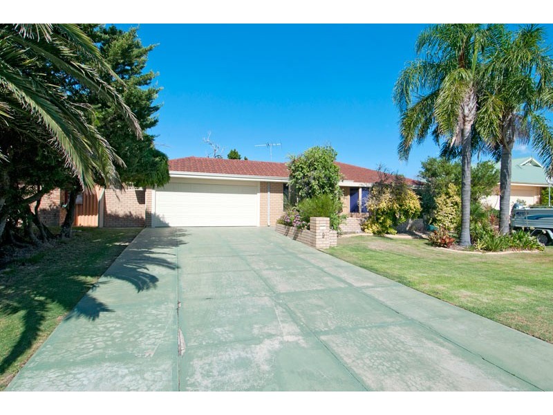 9 Vermont Avenue, Meadow Springs WA 6210