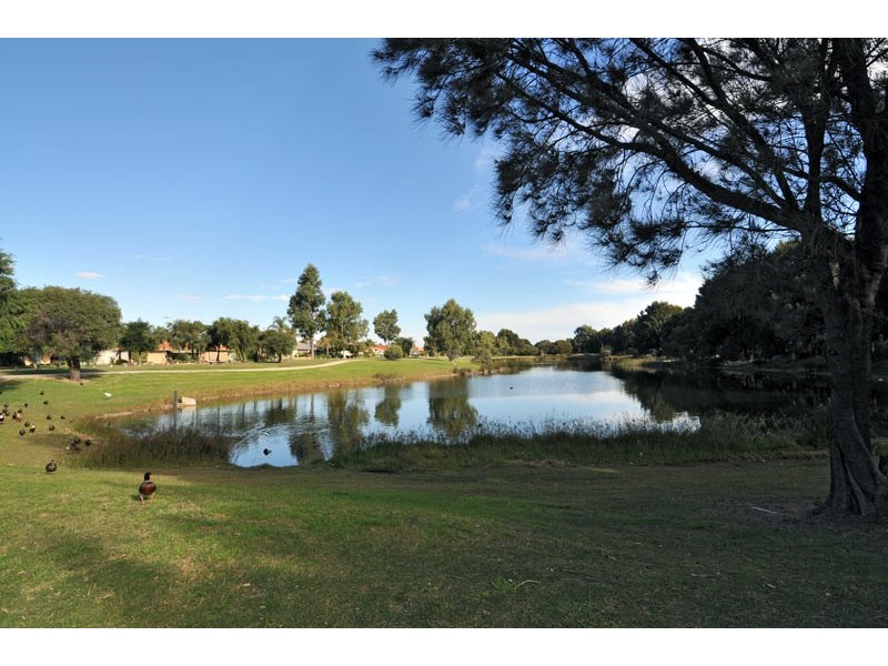 9 Vermont Avenue, Meadow Springs WA 6210