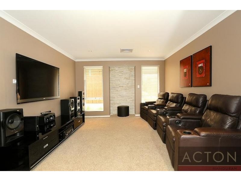 19 Senecio Way, Halls Head WA 6210