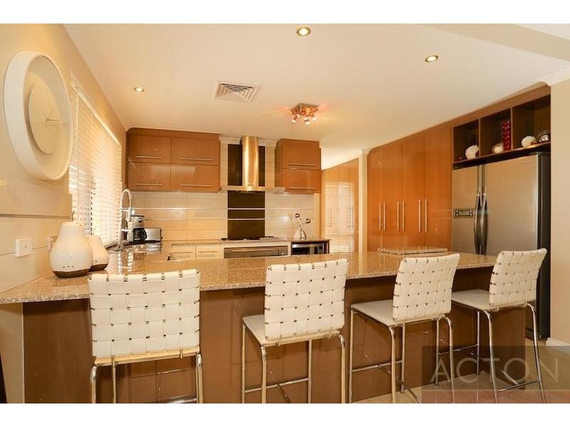 19 Senecio Way, Halls Head WA 6210