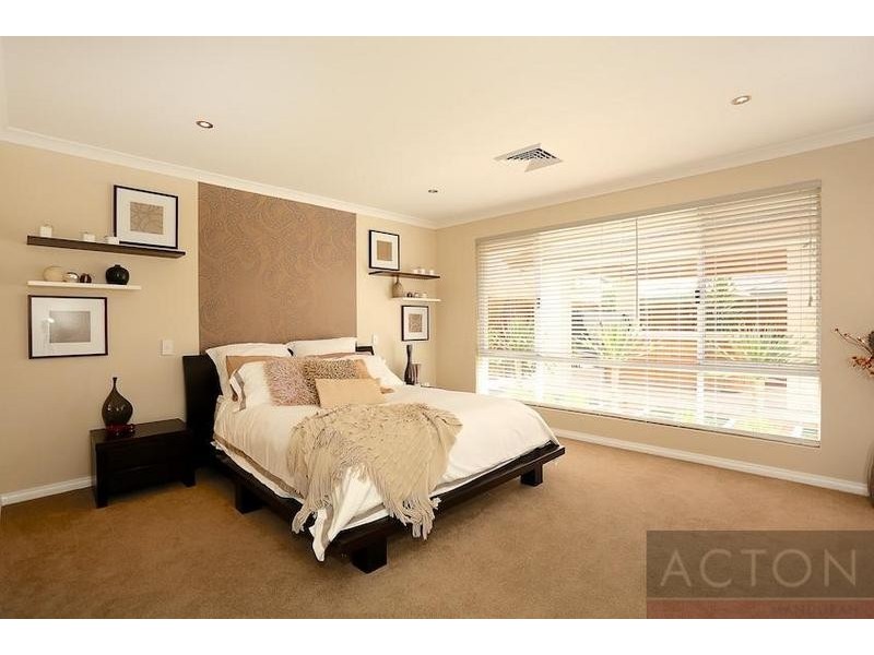 19 Senecio Way, Halls Head WA 6210