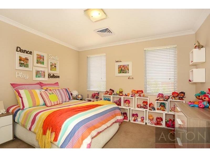 19 Senecio Way, Halls Head WA 6210