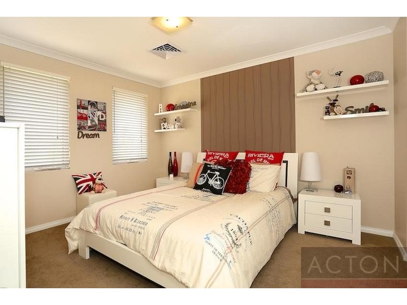 19 Senecio Way, Halls Head WA 6210