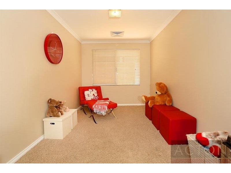 19 Senecio Way, Halls Head WA 6210