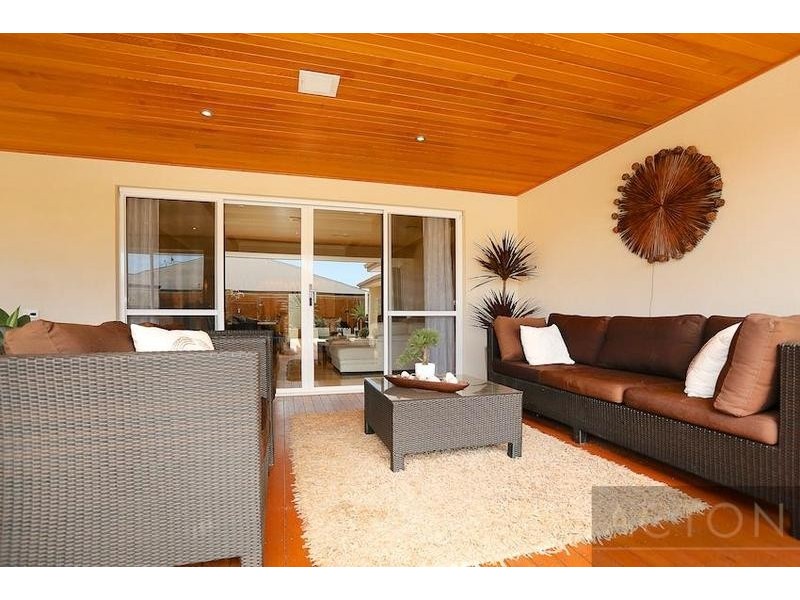 19 Senecio Way, Halls Head WA 6210