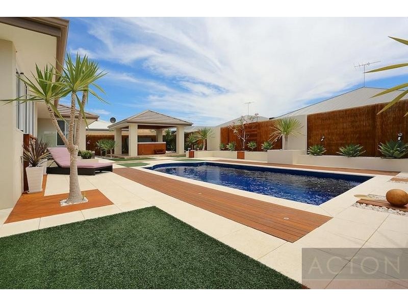 19 Senecio Way, Halls Head WA 6210