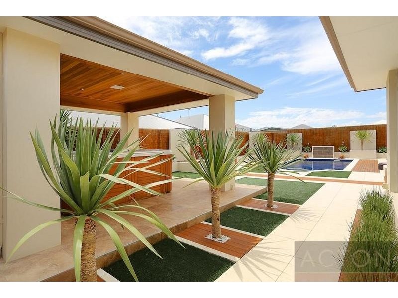 19 Senecio Way, Halls Head WA 6210