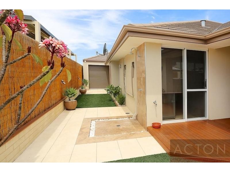 19 Senecio Way, Halls Head WA 6210