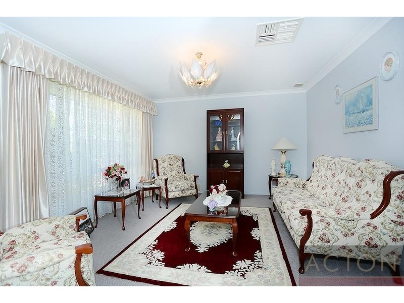 2 Troon Grove, Halls Head WA 6210