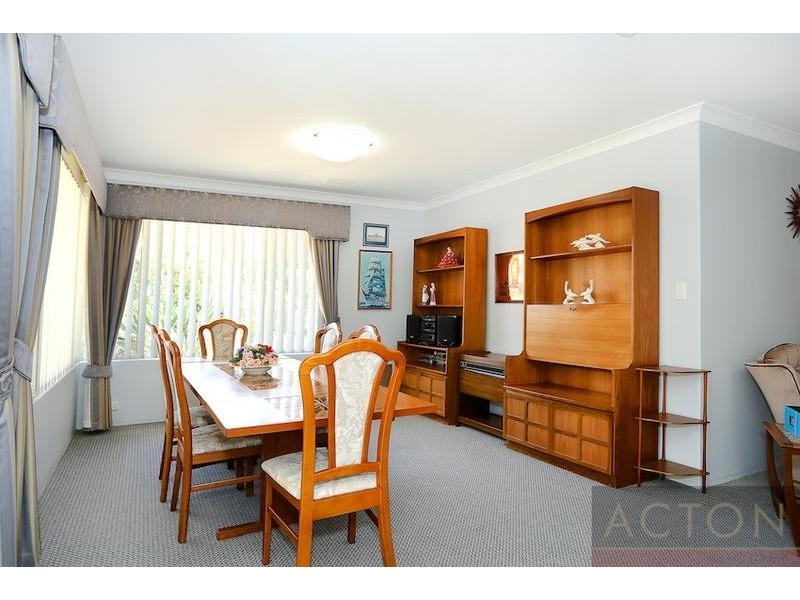 2 Troon Grove, Halls Head WA 6210