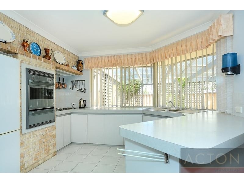 2 Troon Grove, Halls Head WA 6210