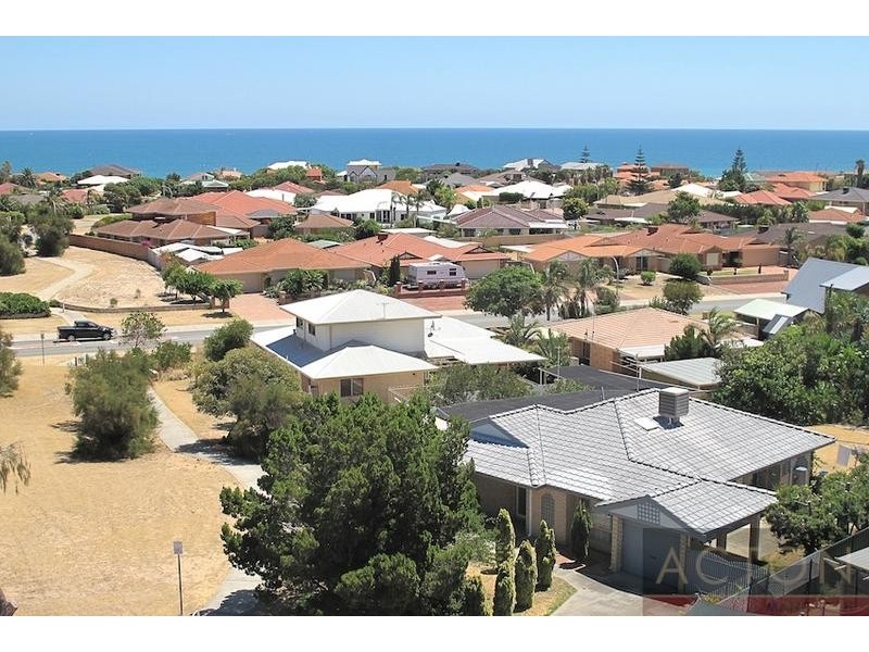 2 Troon Grove, Halls Head WA 6210