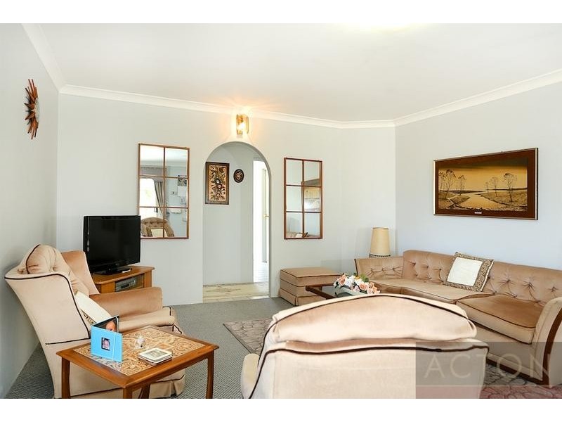 2 Troon Grove, Halls Head WA 6210