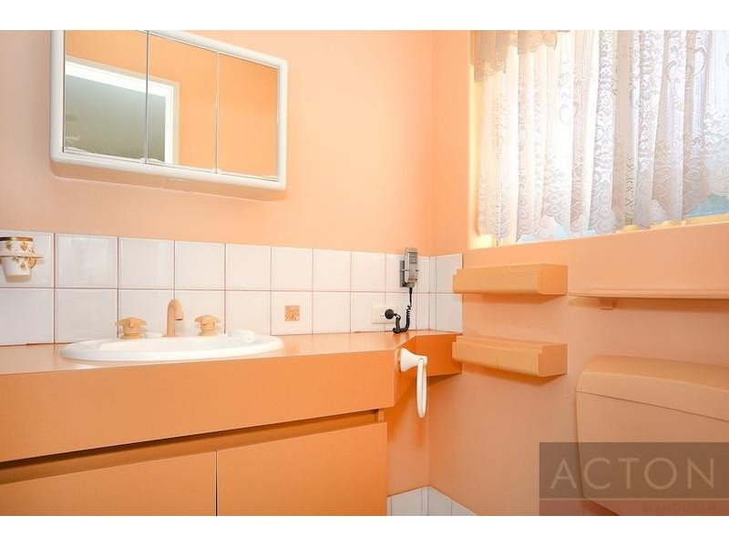 2 Troon Grove, Halls Head WA 6210