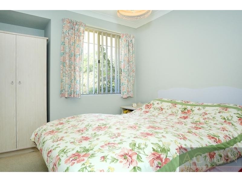 2 Troon Grove, Halls Head WA 6210