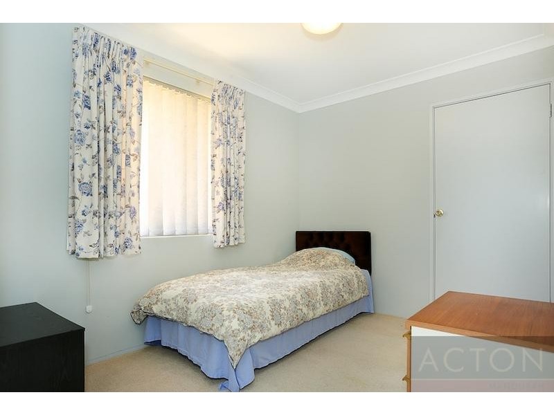 2 Troon Grove, Halls Head WA 6210