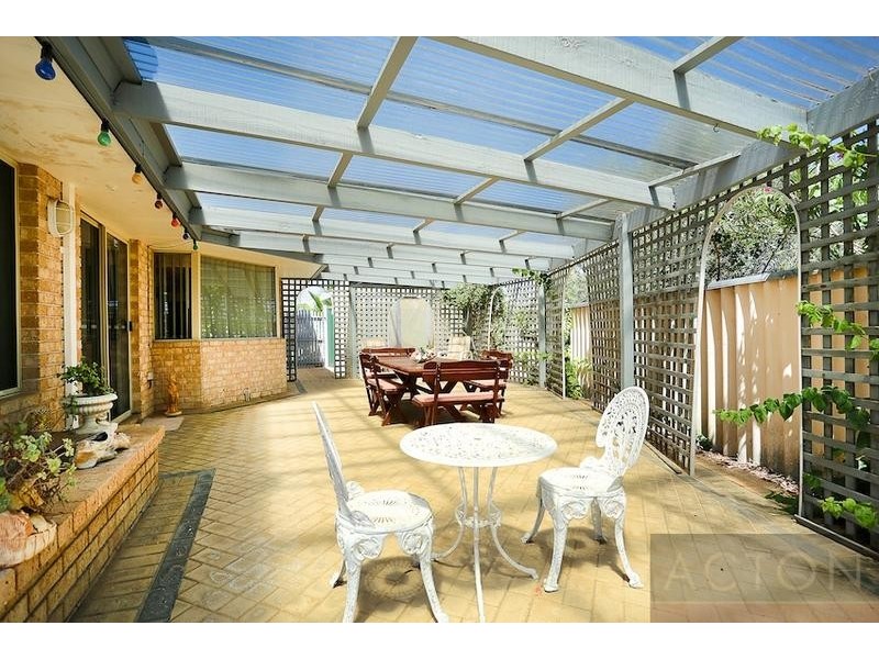 2 Troon Grove, Halls Head WA 6210