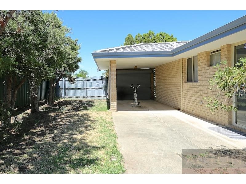 2 Troon Grove, Halls Head WA 6210