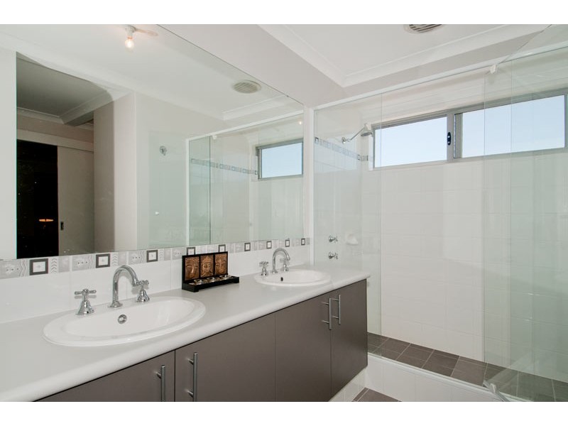 18 St Cloud Link, Meadow Springs WA 6210