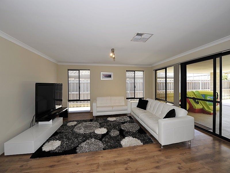 199 Peelwood Parade, Halls Head WA 6210