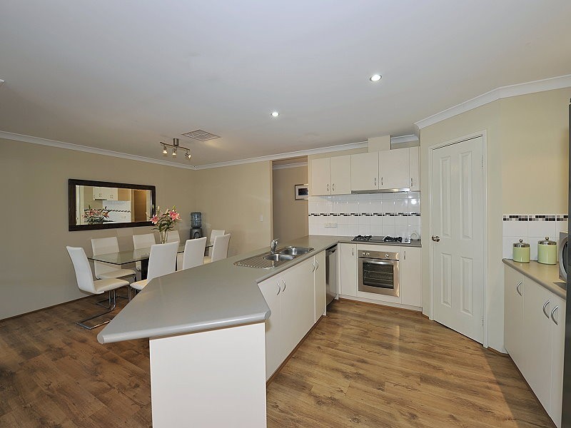 199 Peelwood Parade, Halls Head WA 6210