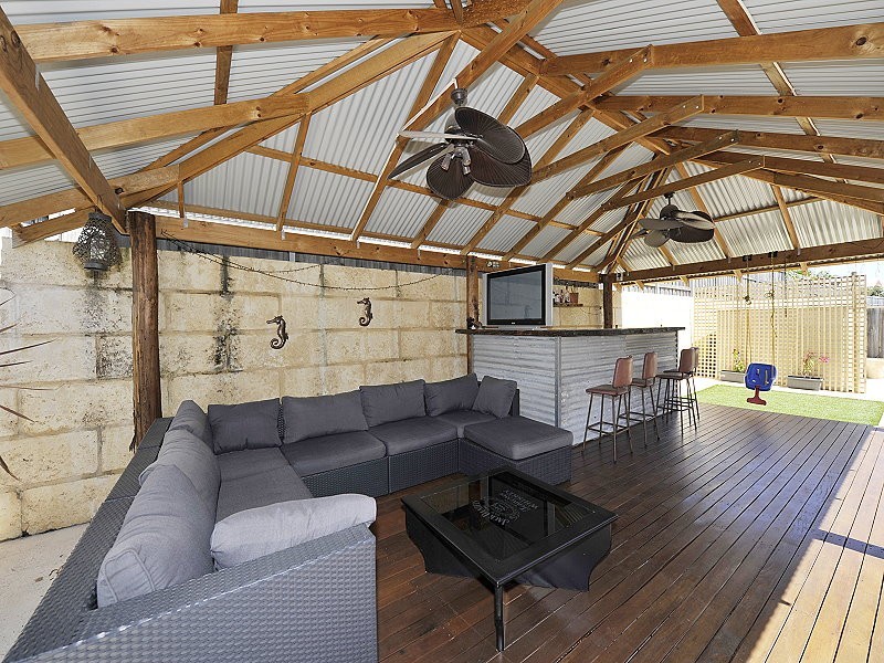 199 Peelwood Parade, Halls Head WA 6210