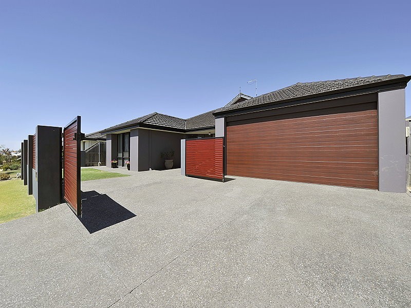 199 Peelwood Parade, Halls Head WA 6210