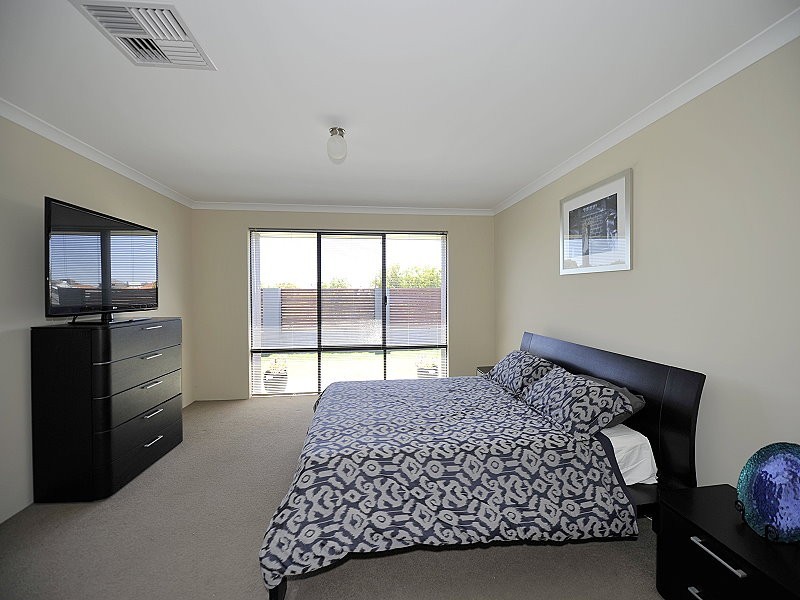 199 Peelwood Parade, Halls Head WA 6210