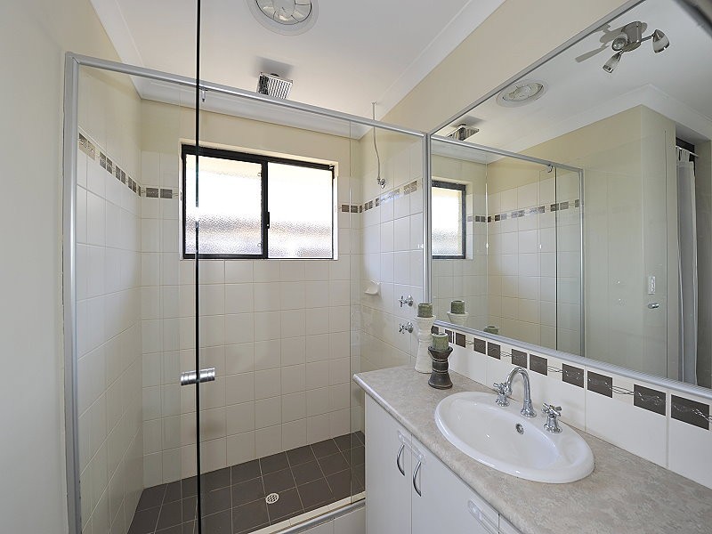 199 Peelwood Parade, Halls Head WA 6210