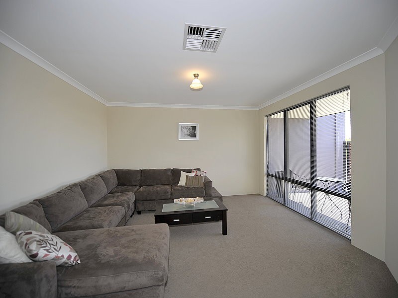 199 Peelwood Parade, Halls Head WA 6210