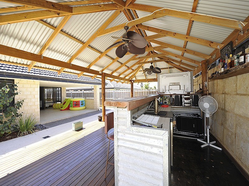 199 Peelwood Parade, Halls Head WA 6210