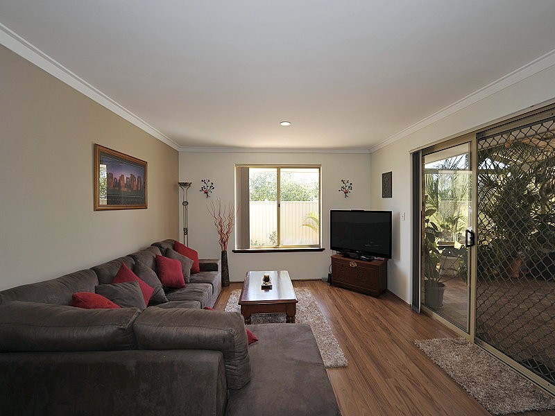 18 Yorrell Place, Halls Head WA 6210