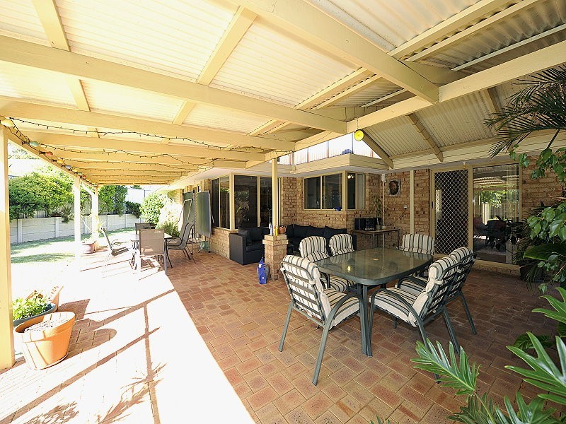 18 Yorrell Place, Halls Head WA 6210