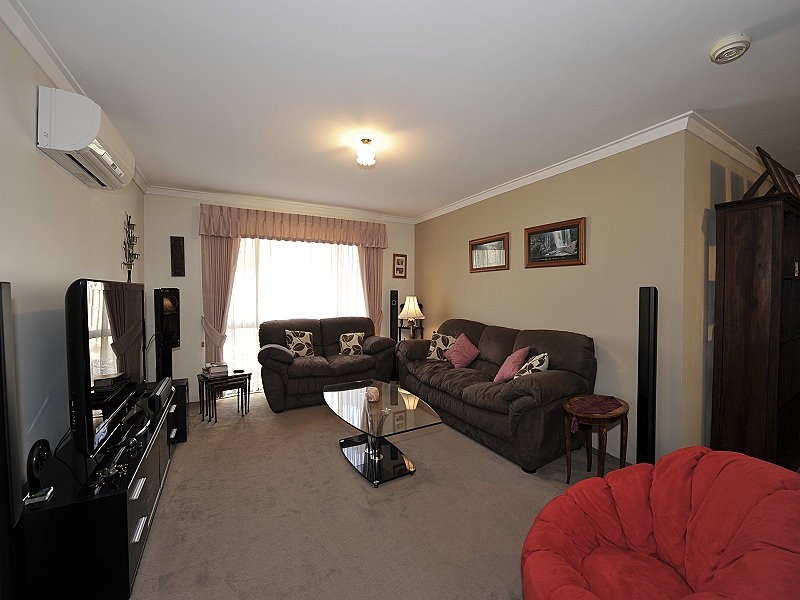 18 Yorrell Place, Halls Head WA 6210