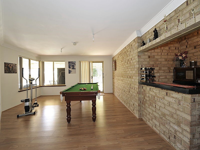 18 Yorrell Place, Halls Head WA 6210