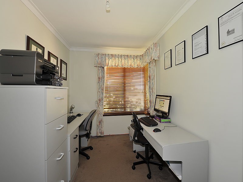 18 Yorrell Place, Halls Head WA 6210