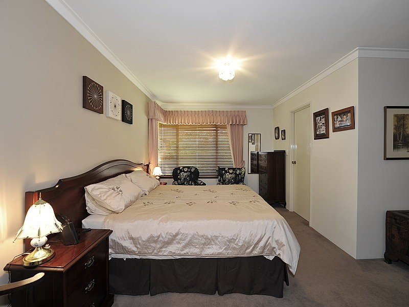 18 Yorrell Place, Halls Head WA 6210