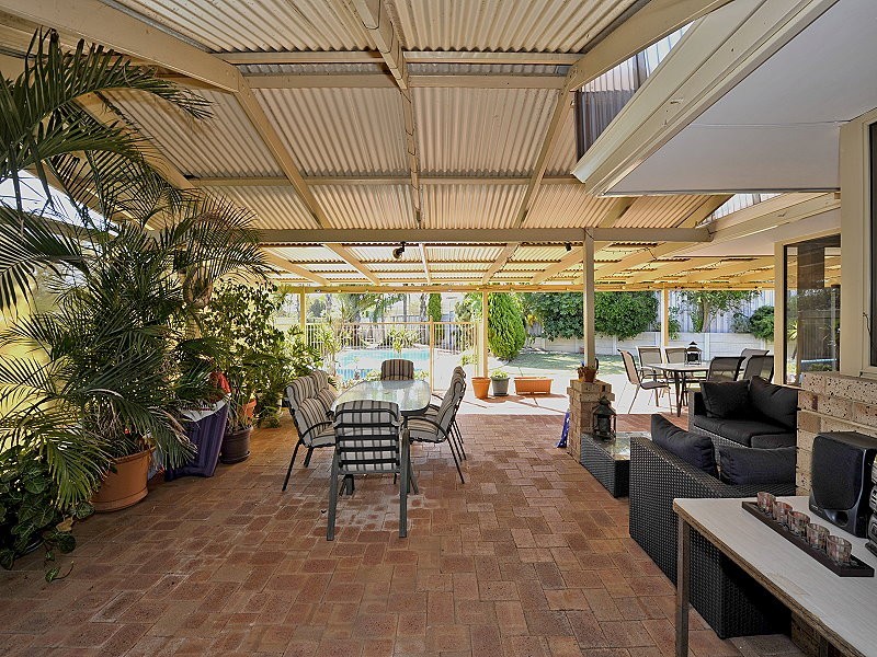 18 Yorrell Place, Halls Head WA 6210